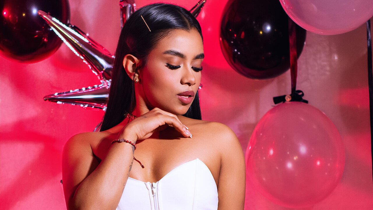 Record Nude MilyThomas